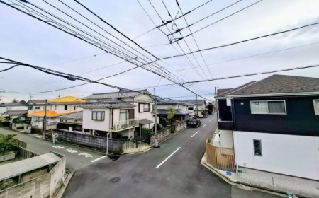 �_�ސ쌧���l�s���J����1���ڂ̐V�z��ˌ��Ă̏Z�˂���̒��]�ʐ^