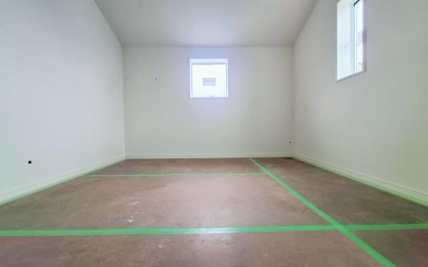 �_�ސ쌧���l�s���J����1���ڂ̐V�z��ˌ��Ă̎q������