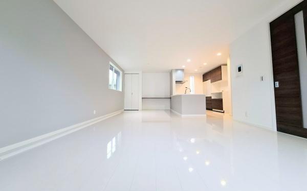 �_�ސ쌧���l�s���J����1���ڂ̐V�z��ˌ��Ẵ��r���O