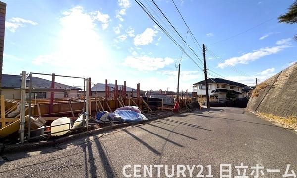 �_�ސ쌧���l�s�`���ڂ��J1���ڂ̐V�z��ˌ��Ă̑O�ʓ��H�܂ތ��n�ʐ^