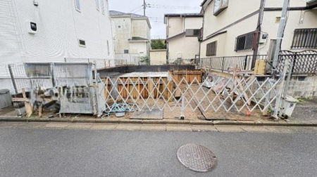 �_�ސ쌧����s���x2���ڂ̐V�z��ˌ��Ă̑O�ʓ��H�܂ތ��n�ʐ^