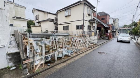 �_�ސ쌧����s���x2���ڂ̐V�z��ˌ��Ă̑O�ʓ��H�܂ތ��n�ʐ^