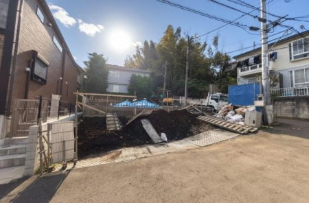 �_�ސ쌧���l�s�ߌ��掂�q�P�J2���ڂ̐V�z��ˌ��Ă̑O�ʓ��H�܂ތ��n�ʐ^