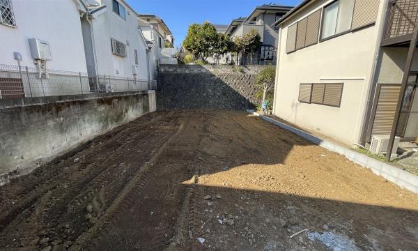 �_�ސ쌧���l�s�ۓy�P�J��@��3���ڂ̐V�z��ˌ��Ă̑O�ʓ��H�܂ތ��n�ʐ^