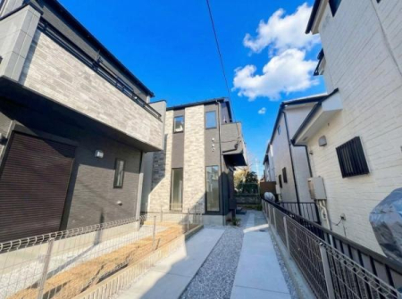 �_�ސ쌧���l�s�t��ޗǒ��̐V�z��ˌ��Ă̑O�ʓ��H�܂ތ��n�ʐ^