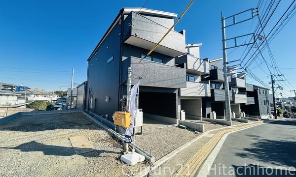 �_�ސ쌧���l�s�_�ސ�����ʂ̐V�z��ˌ��Ă̑O�ʓ��H�܂ތ��n�ʐ^