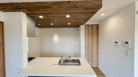 �_�ސ쌧���s��������P�u6���ڂ̐V�z��ˌ��ẴL�b�`��