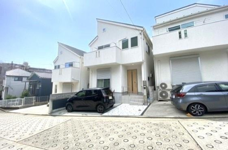 �_�ސ쌧���l�s���搼�|�V�ۂ̒��È�ˌ��Ă̑O�ʓ��H�܂ތ��n�ʐ^