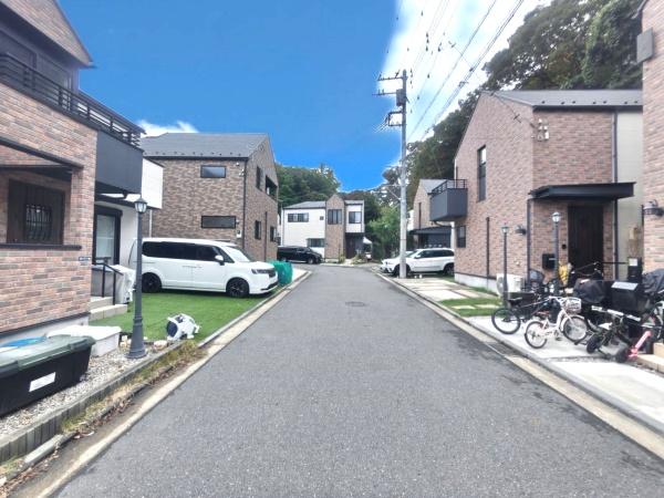 �_�ސ쌧���l�s����{�q�����̒��È�ˌ��Ă̑O�ʓ��H�܂ތ��n�ʐ^