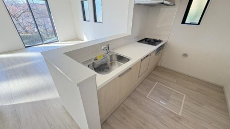 �_�ސ쌧���s�����捂��5���ڂ̐V�z��ˌ��ẴL�b�`��