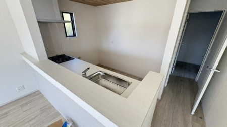 �_�ސ쌧���s�����捂��5���ڂ̐V�z��ˌ��ẴL�b�`��