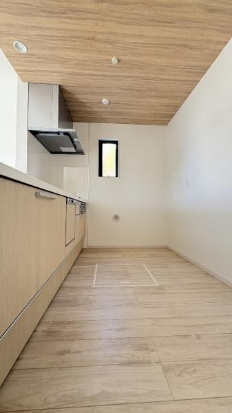 �_�ސ쌧���s�����捂��5���ڂ̐V�z��ˌ��ẴL�b�`��