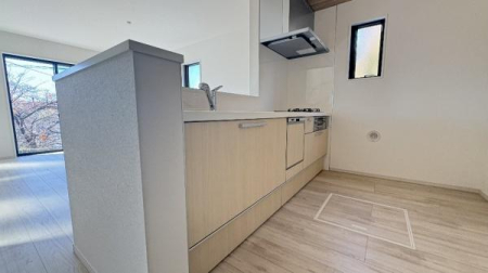 �_�ސ쌧���s�����捂��5���ڂ̐V�z��ˌ��ẴL�b�`��