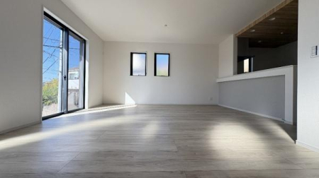 �_�ސ쌧���s�����捂��5���ڂ̐V�z��ˌ��Ẵ��r���O