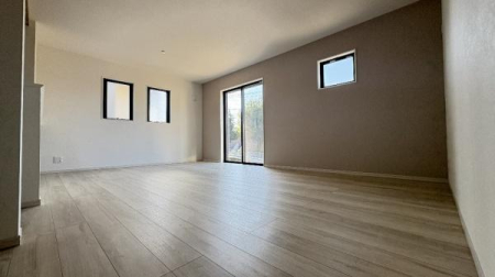 �_�ސ쌧���s�����捂��5���ڂ̐V�z��ˌ��Ẵ��r���O