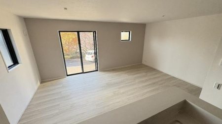 �_�ސ쌧���s�����捂��5���ڂ̐V�z��ˌ��Ẵ��r���O