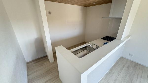 �_�ސ쌧���s�����捂��5���ڂ̐V�z��ˌ��ẴL�b�`��