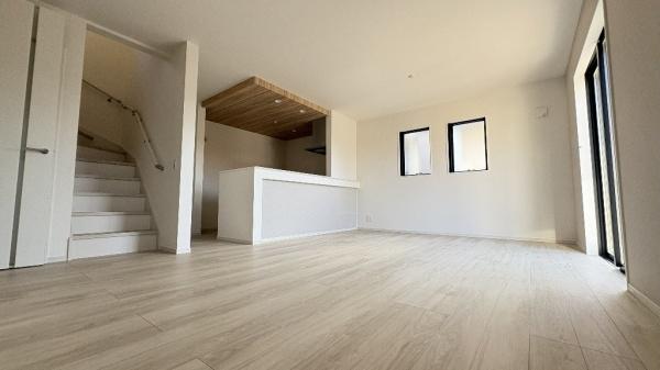 �_�ސ쌧���s�����捂��5���ڂ̐V�z��ˌ��Ẵ��r���O