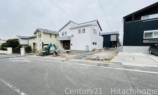 �_�ސ쌧���l�s��q��m����3���ڂ̐V�z��ˌ��Ă̑O�ʓ��H�܂ތ��n�ʐ^