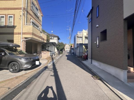 �_�ސ쌧���l�s�΋�u���̒��È�ˌ��Ă̑O�ʓ��H�܂ތ��n�ʐ^