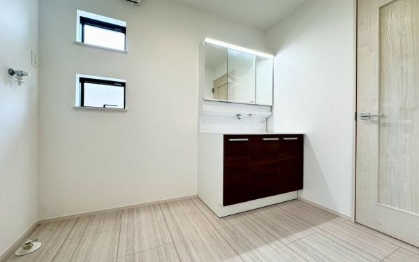 �_�ސ쌧���l�s�s�}�擌�R�c4���ڂ̐V�z��ˌ��Ă̐��ʑ�E���ʏ�