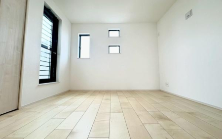 �_�ސ쌧���l�s�s�}�擌�R�c4���ڂ̐V�z��ˌ��Ă̎q������