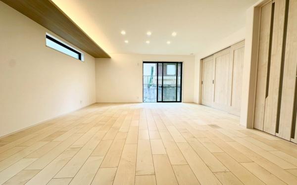 �_�ސ쌧���l�s�s�}�擌�R�c4���ڂ̐V�z��ˌ��Ẵ��r���O