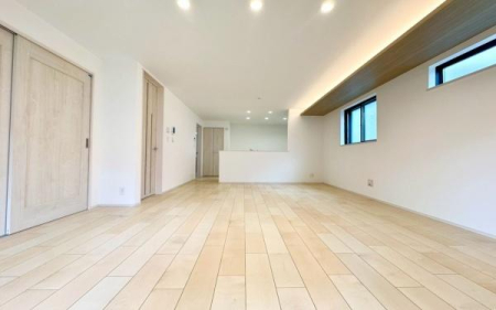 �_�ސ쌧���l�s�s�}�擌�R�c4���ڂ̐V�z��ˌ��Ẵ��r���O