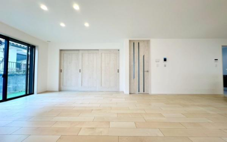 �_�ސ쌧���l�s�s�}�擌�R�c4���ڂ̐V�z��ˌ��Ẵ��r���O