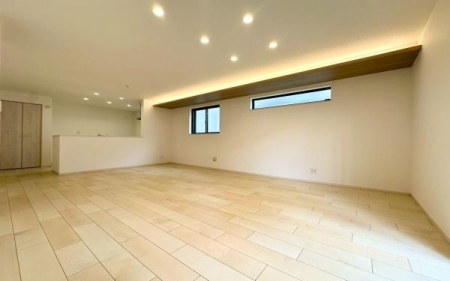 �_�ސ쌧���l�s�s�}�擌�R�c4���ڂ̐V�z��ˌ��Ẵ��r���O