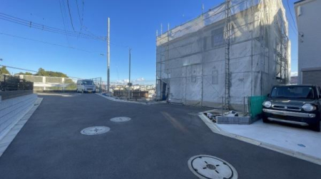 �_�ސ쌧���l�s���J�扺���J2���ڂ̐V�z��ˌ��Ă̑O�ʓ��H�܂ތ��n�ʐ^