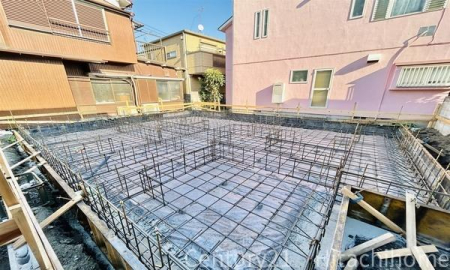 �_�ސ쌧���s����n�c2���ڂ̐V�z��ˌ��Ă̑O�ʓ��H�܂ތ��n�ʐ^