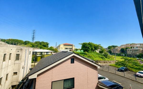 �_�ސ쌧���l�s�t��|���u�̒��Ã}���V�����̏Z�˂���̒��]�ʐ^