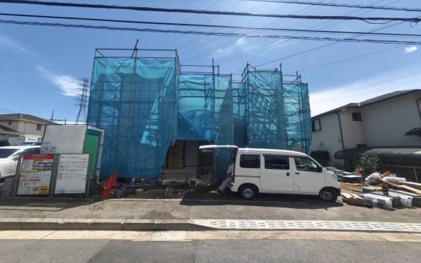 �_�ސ쌧���l�s�s�}�挩�ԎR�̐V�z��ˌ��Ă̑O�ʓ��H�܂ތ��n�ʐ^