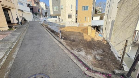 �_�ސ쌧���l�s���拫�V�J�̐V�z��ˌ��Ă̑O�ʓ��H�܂ތ��n�ʐ^