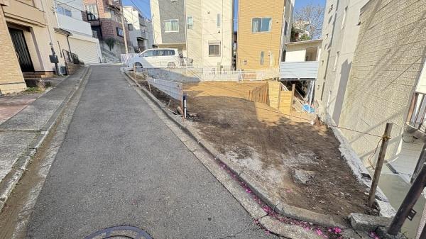 �_�ސ쌧���l�s���拫�V�J�̐V�z��ˌ��Ă̑O�ʓ��H�܂ތ��n�ʐ^