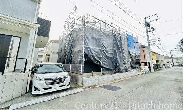 �_�ސ쌧���͌��s�����散��Ӗ{��5���ڂ̐V�z��ˌ��Ă̑O�ʓ��H�܂ތ��n�ʐ^