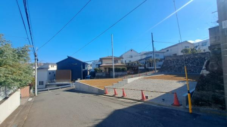 �_�ސ쌧���l�s���斜�R�����̓y�n�̑O�ʓ��H�܂ތ��n�ʐ^