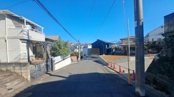 �_�ސ쌧���l�s���斜�R�����̓y�n�̑O�ʓ��H�܂ތ��n�ʐ^