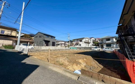 �_�ސ쌧���l�s�����x����3���ڂ̐V�z��ˌ��Ă̑O�ʓ��H�܂ތ��n�ʐ^