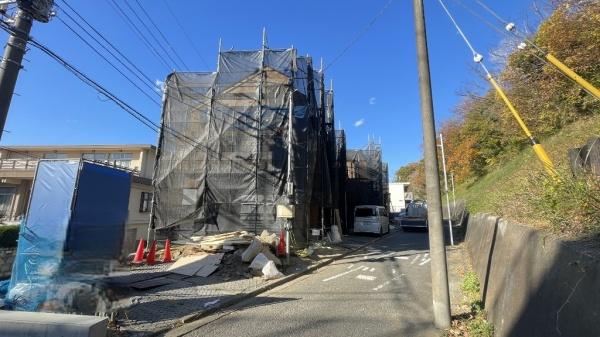 �_�ސ쌧���l�s��q��X���u1���ڂ̐V�z��ˌ��Ă̑O�ʓ��H�܂ތ��n�ʐ^