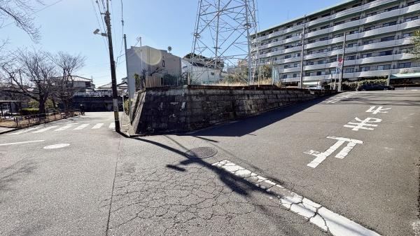 �_�ސ쌧���l�s�˒ˋ撹���u�̓y�n�̑O�ʓ��H�܂ތ��n�ʐ^