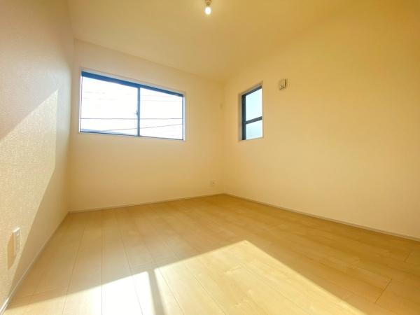 �_�ސ쌧���l�s�h��j�䐼1���ڂ̐V�z��ˌ��Ă̎q������