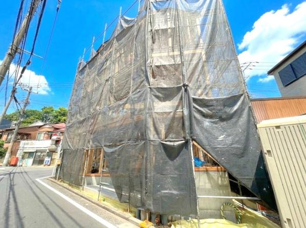 �_�ސ쌧���l�s����y�P�J�㒬�̐V�z��ˌ��Ă̑O�ʓ��H�܂ތ��n�ʐ^