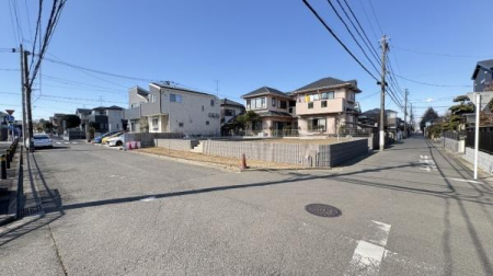 �_�ސ쌧���l�s�`�������R3���ڂ̐V�z��ˌ��Ă̑O�ʓ��H�܂ތ��n�ʐ^