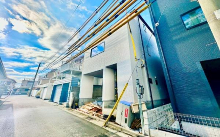 �_�ސ쌧���s���Ë抁�P�J2���ڂ̐V�z��ˌ��Ă̑O�ʓ��H�܂ތ��n�ʐ^