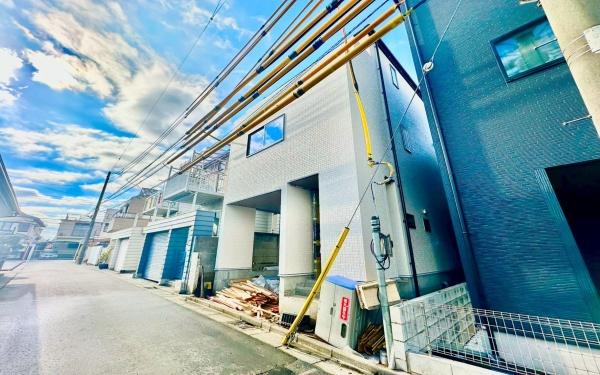 �_�ސ쌧���s���Ë抁�P�J2���ڂ̐V�z��ˌ��Ă̑O�ʓ��H�܂ތ��n�ʐ^