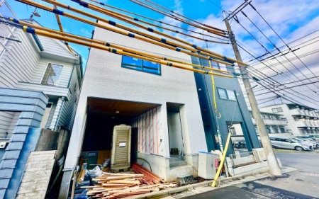 �_�ސ쌧���s���Ë抁�P�J2���ڂ̐V�z��ˌ��Ă̑O�ʓ��H�܂ތ��n�ʐ^