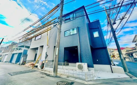 �_�ސ쌧���s���Ë抁�P�J2���ڂ̐V�z��ˌ��Ă̑O�ʓ��H�܂ތ��n�ʐ^