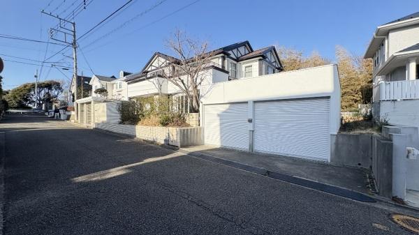 �_�ސ쌧���q�s�Â̒��È�ˌ��Ă̑O�ʓ��H�܂ތ��n�ʐ^